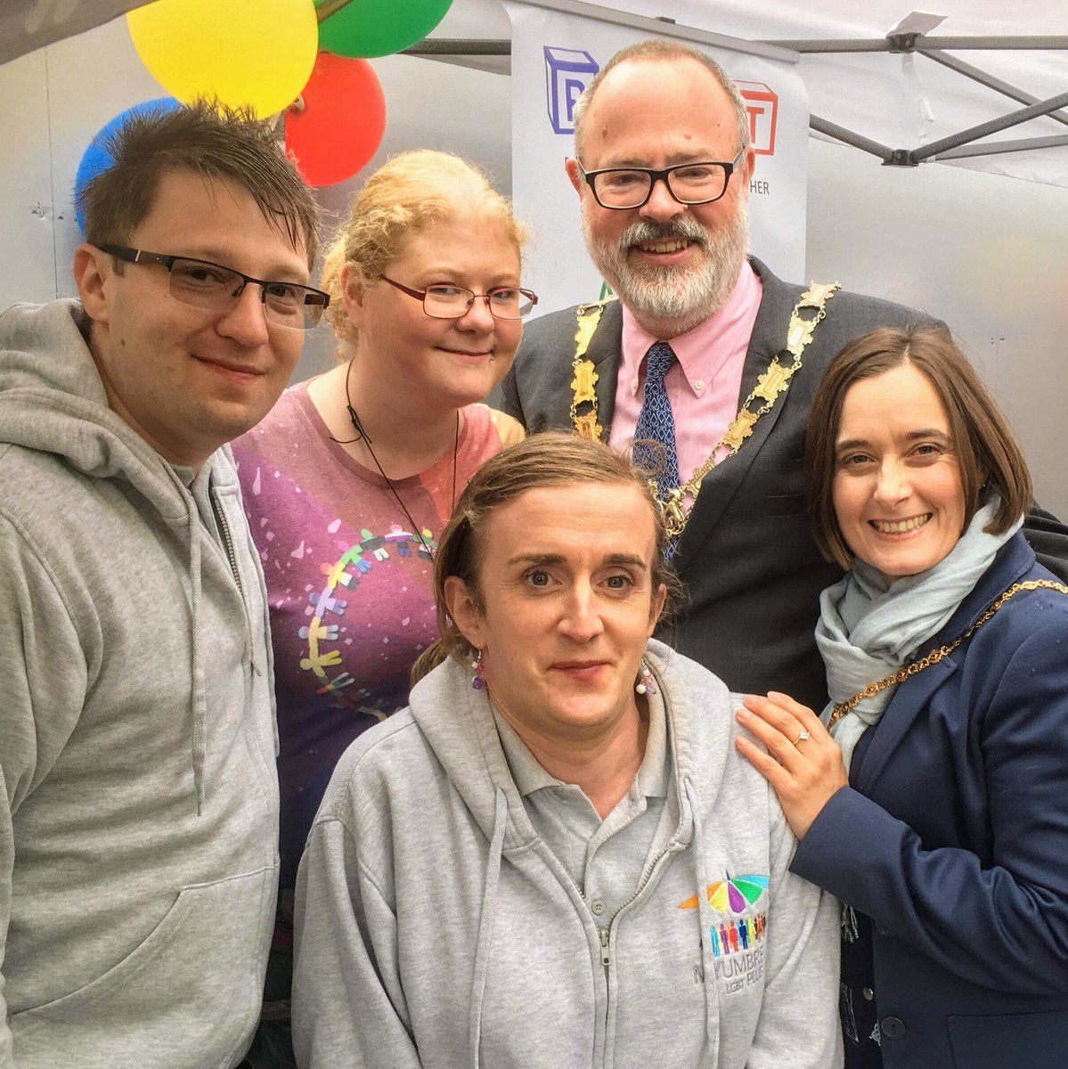 Reading_Pride's tweet photo. Pleasure to meet Paul Woodward @mayorofreading
#ReadingWaterFest #RdgUK #PrideMonth2019 #pride https://t.co/z09ehdlcBX