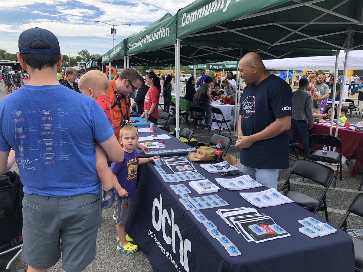 dchrDC's tweet photo. We're at @DCDPW's #DCTruckTouch! Bring your kids and find out about #DCGovCareers from our on-site recruiters at the same time. #MakingADistrictDifference #WeAreDChr https://t.co/AWwixemQyN