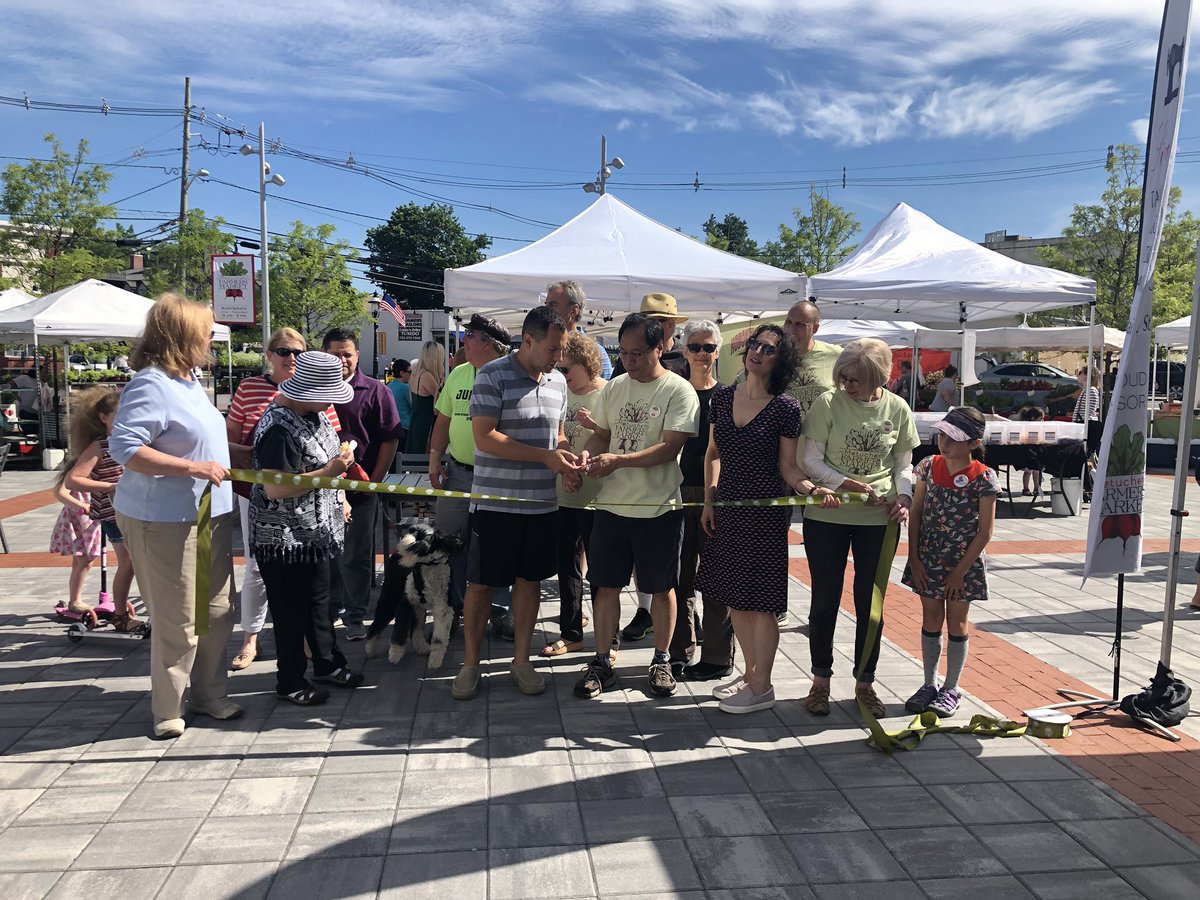 mayorbusch's tweet photo. Ready, set, cut! Metuchen Farmers Market is officially open for the season. Come by the plaza every Saturday through the Fall until 2pm. 

Amazing work by all of the volunteers who put so much time into one of the coolest things about Metuchen. #MeetMetuchen https://t.co/87i97RDVPM
