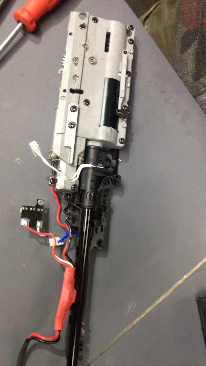 09tom20's tweet photo. #VFC
#MP7AEG
#UTJ
自分にとってはチャンバーにたどり着くまでが複雑過ぎたのでプロに泣きつくの巻き(「・ω・)「 https://t.co/iiUXisgmCn