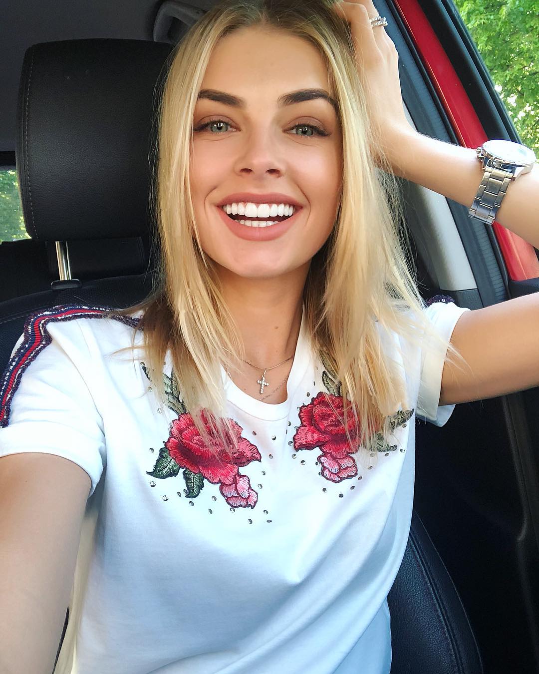 Лада седан девушка