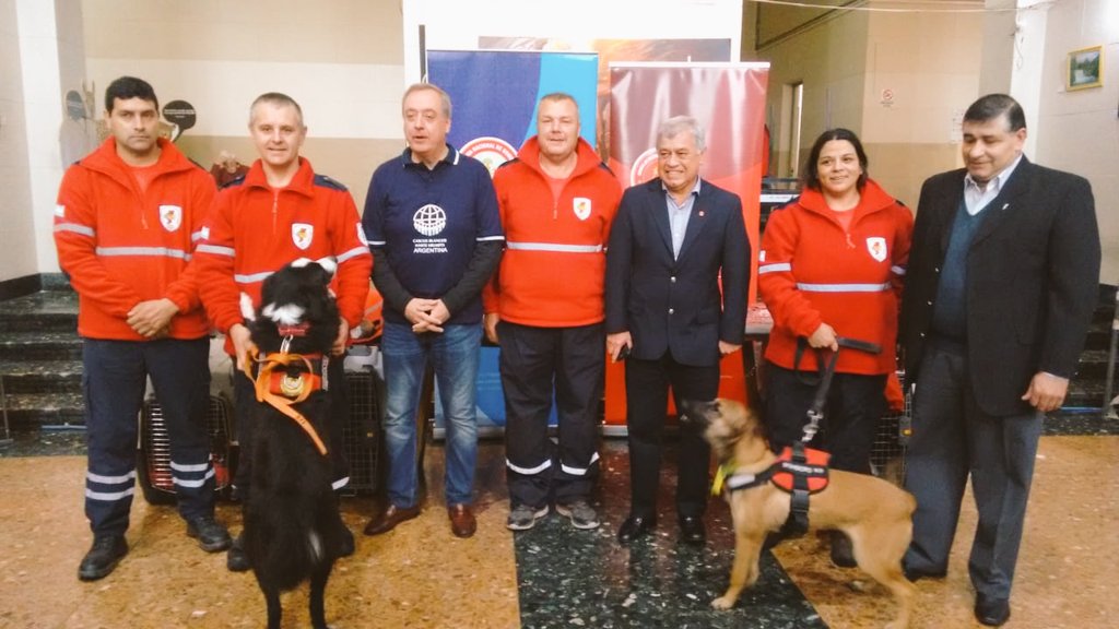 bomberosRA's tweet photo. ¡Estamos en #ArgentinaVoluntaria! El Presidente @CAlfonsoBombero junto al Director Nacional de la Academia Nacional de Bomberos, Cmdt Gral. Daniel Iglesias; el presidente de @CascosBlancos @ACDaneri; y los binomios k9 de @BomberosSantaFe https://t.co/ff0rt8Wy3f