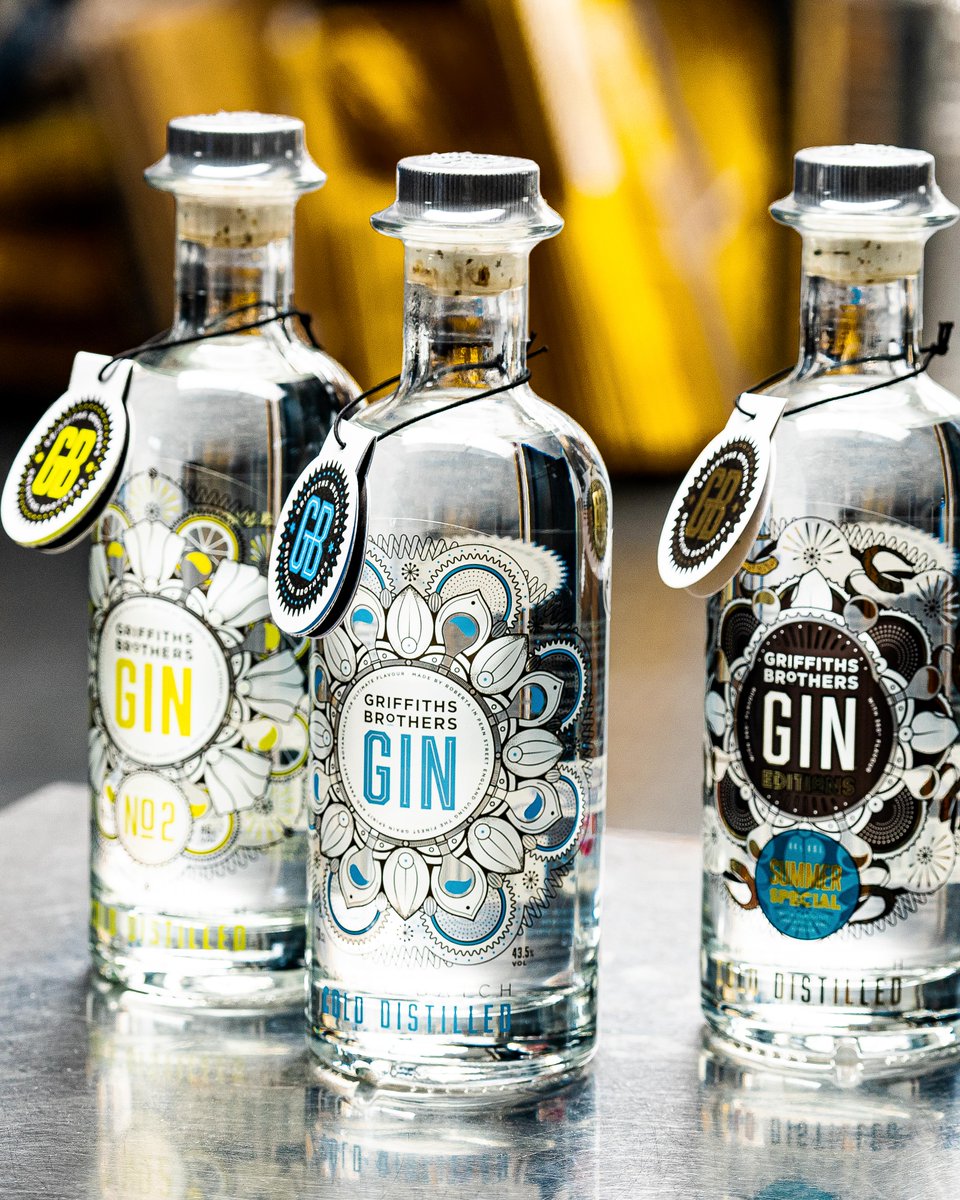 Who says three’s a crowd? Not us…Try one of our premium, small batch gins and find your favourite. Shop online or come along to a distillery tour.

📸by @aboutyou_video 
.
.
.
#premuimgin #distillerytours #amersham #party #gin #ginandtonic