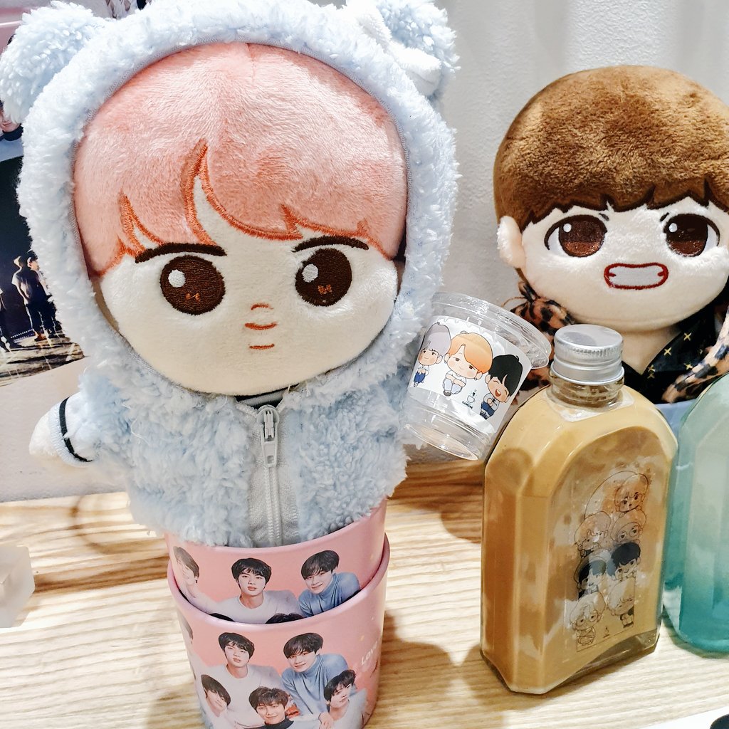 cafegomzak's tweet photo. 주최자분의 요청으로 BTS 6주년 기념 컵홀더 이벤트를 하루 더 연장하기로 했어요.
💜 추가 일정 - 6월 16일(일) 10:00 ~ 21:00
내일 하루 더 만나요~😊
#방탄이란_신을신고_함께한_6주년
#cafegomzak #gomzak #곰작
#방탄6주년 #BTS6th #방탄컵홀더
#bts보라데이션세트 #방탄미니컵홀더 https://t.co/vkRzGmNVrb