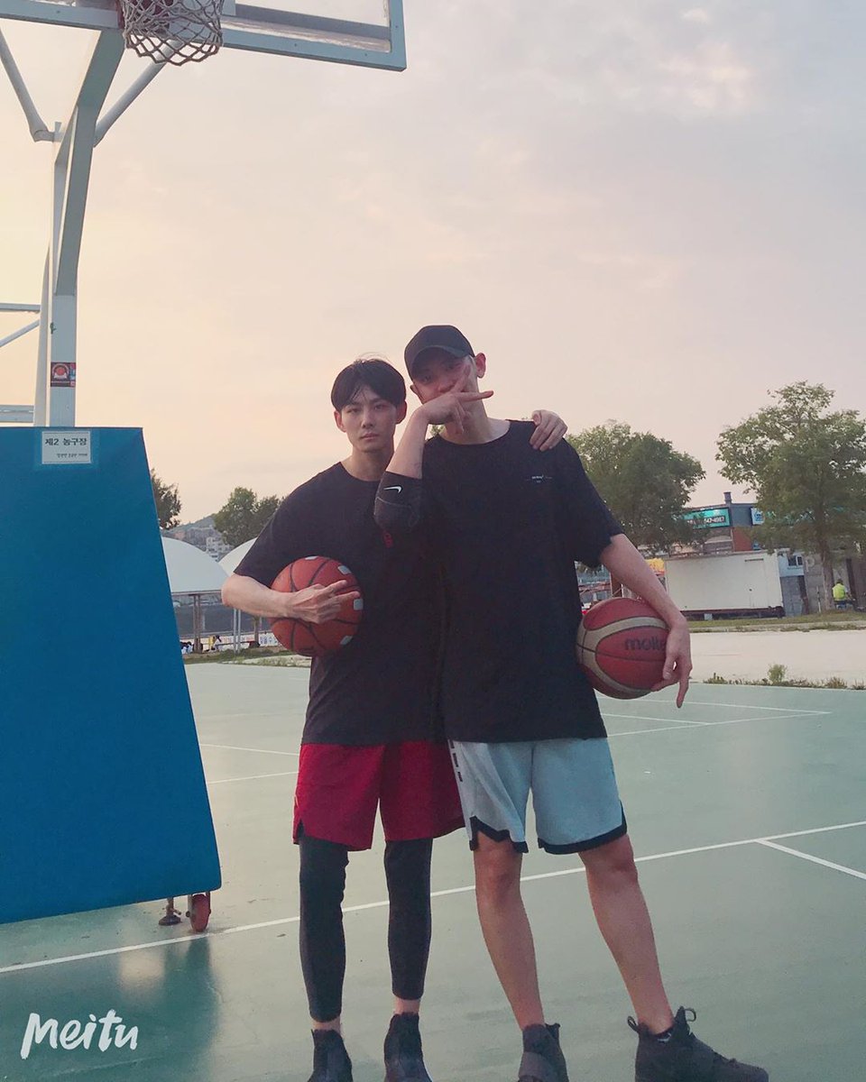 ChanHomeTH's tweet photo. 190615 dragonglj อิน���ตาแกรม อัพเดท ชานยอล 🏀🏀
https://t.co/NqS2XsgLh9 https://t.co/ZK7RQX5yxj