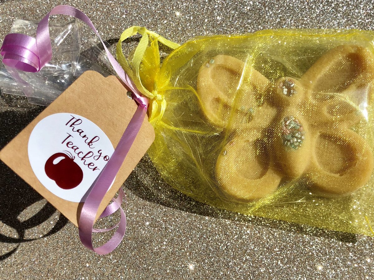 LowryAlice's tweet photo. Teachers gifts , plain homemade Scottish tablet #tablet 🧚‍♀️#treat #treatyoself #party #partyfavors #gourmetfood #gourmetconfectionery #scottish #scottishfood #tablet #traditionalfood #teachersgift #kilwinning #candy #scottishfood https://t.co/rxq51zT7tB