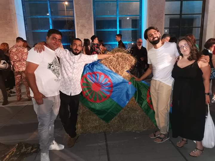 KethaneE's tweet photo. L’evento Pitti con lo stilista #sinto Noell Maggini ed alcuni membri del Movimento #Kethane!
La bellezza della cultura, la forza delle tradizioni si esprimono attraverso la moda. https://t.co/KXsaGDaiy2
