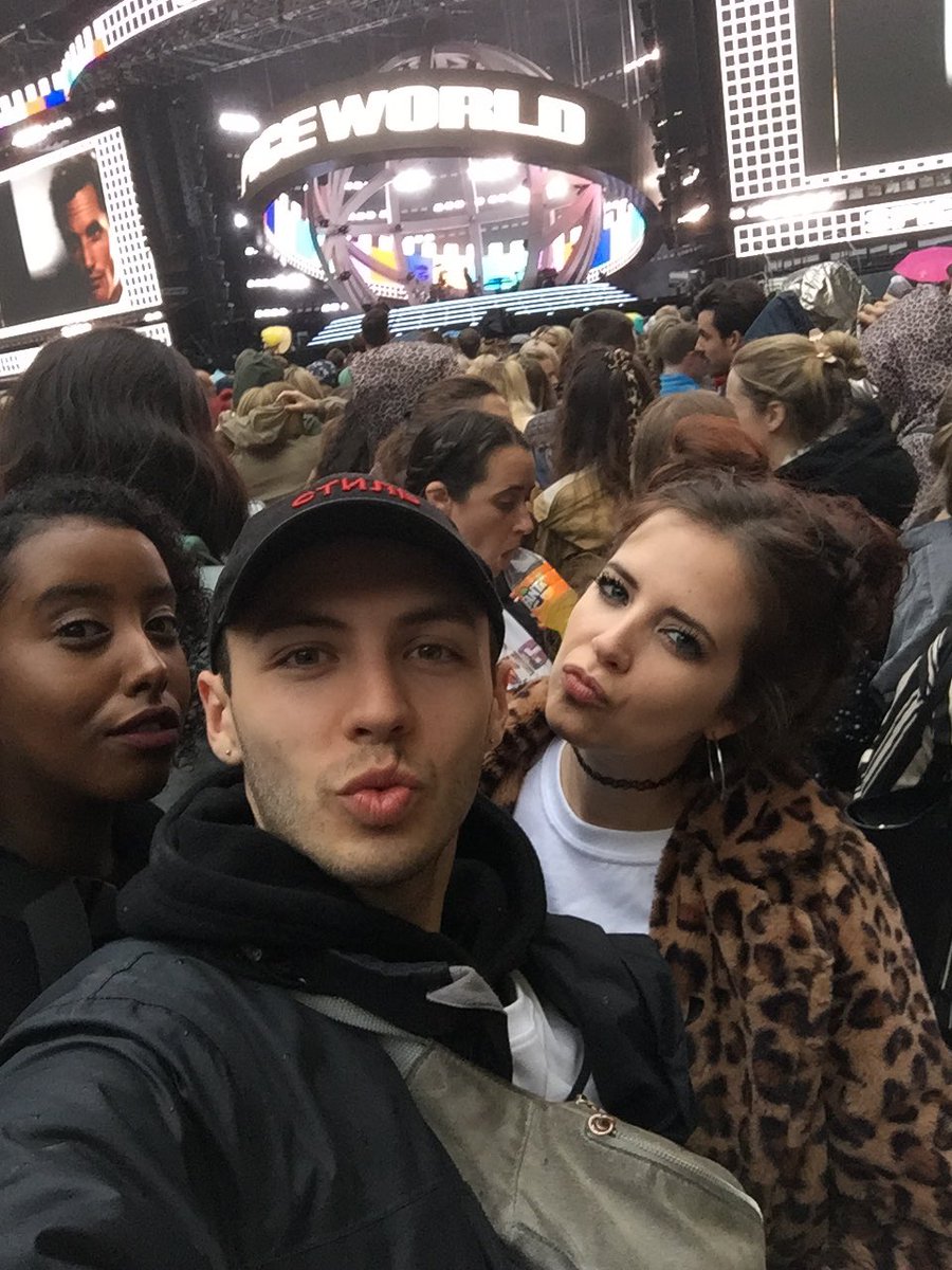 ryanwohlgemut's tweet photo. #SpiceWorld2019 @spicegirls #spicegirls #london #allisonparks #Wembley https://t.co/EFyx5vwLtb