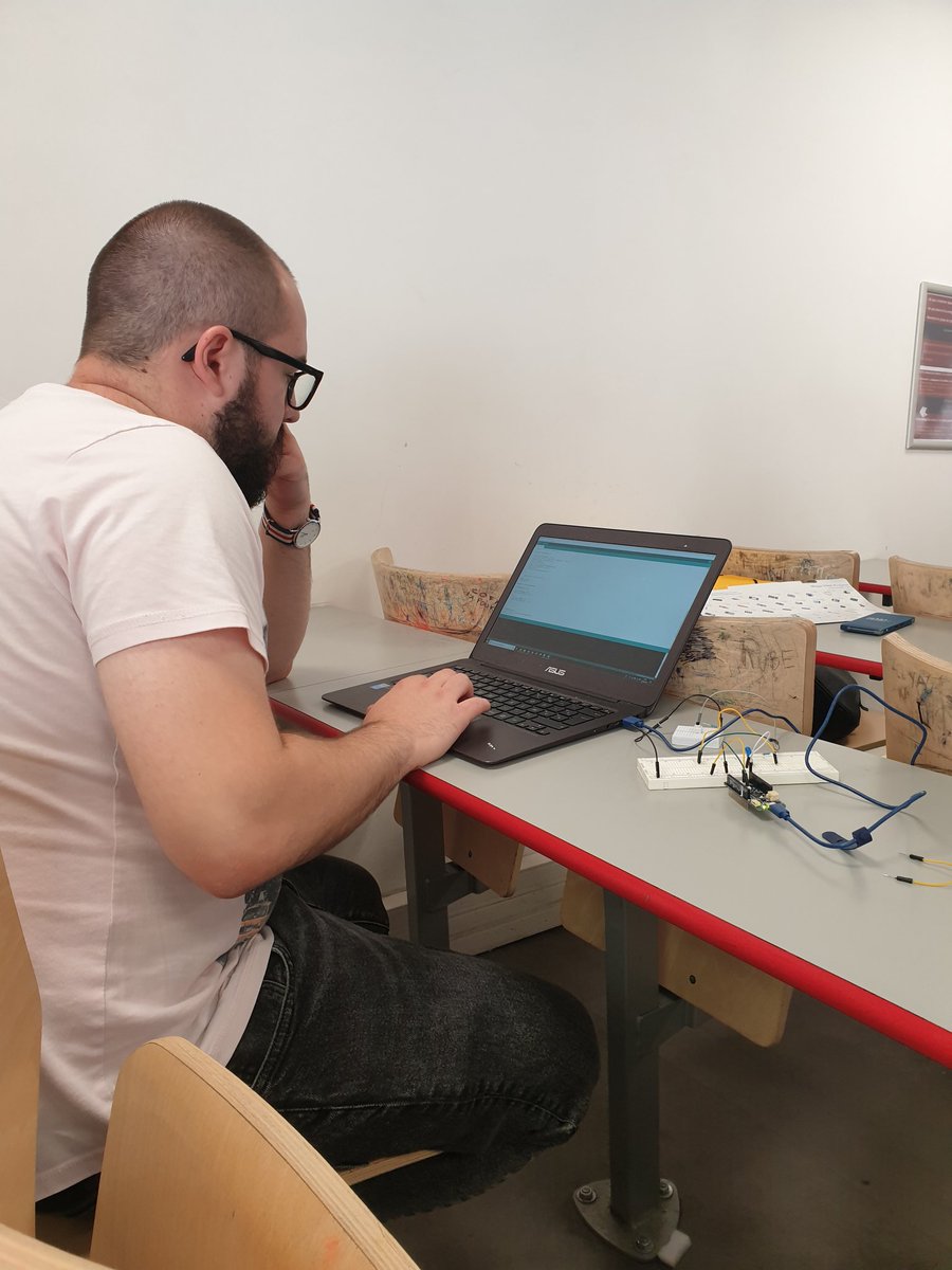 shareablebox's tweet photo. Derniers ajustements côté tech ! 💻🛠 

@Psbeduparis #PSBHACK2019 #smartcity https://t.co/aLEpXDIxYe