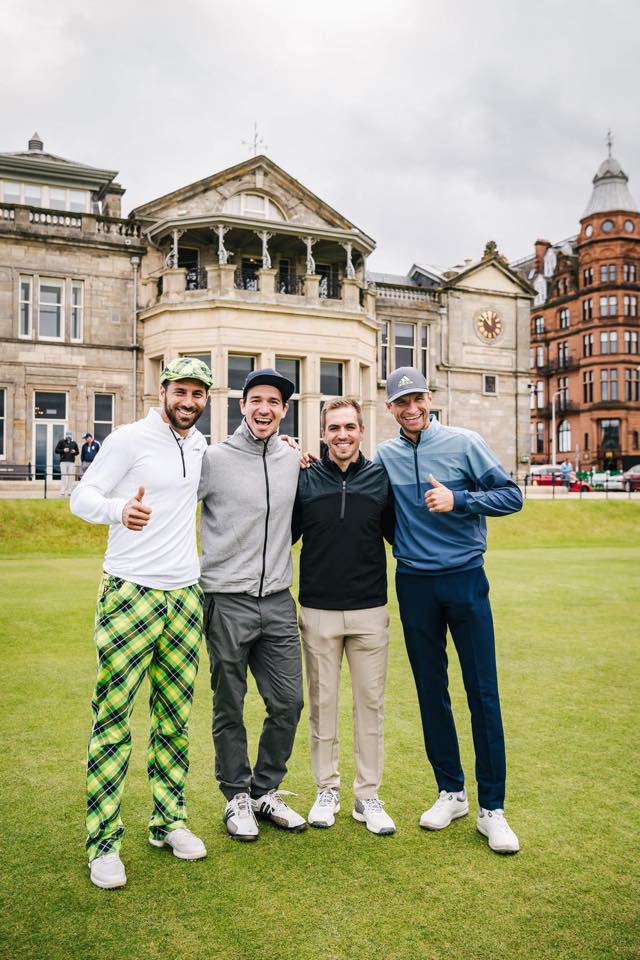 FCBayern's tweet photo. 🏌️‍♂️👍 https://t.co/19x7dBTlhu