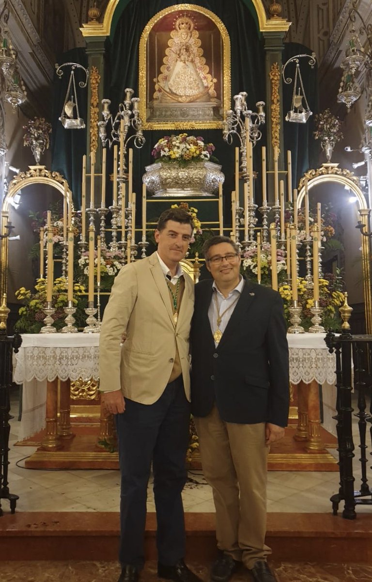 Santiago Padilla,  nuevo Presidente de la Hdad. Matriz, tras ganar las elecciones. Ha obtenido 1886 votos, frente a los 1623 de la segunda candidatura. La toma de posesión de la nueva Junta de Gobierno tendrá lugar, D.m., el próximo 29 de junio, en el Santuario del Rocío.