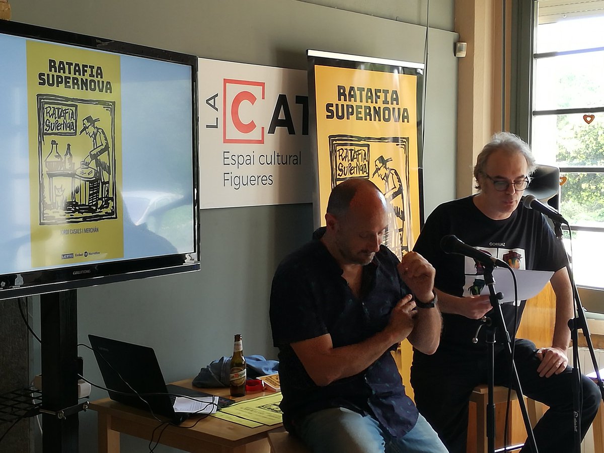 A la presentació de 'Ratafia Supernova', de <a href="/JordiCasalsMer/">Jordi Casals</a> a <a href="/barlacate/">El Bar de la Cate</a>, amb <a href="/ensebastiaroig/">Sebastià Roig</a> #figueres