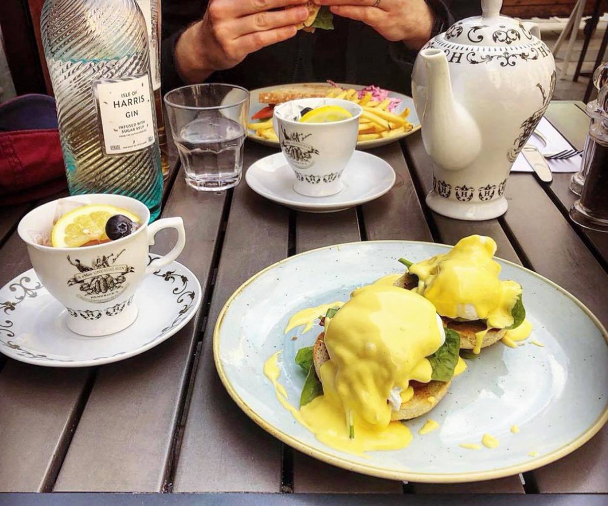 Saturday Brunch Goals! Eggs Benedict and teapot cocktails! 🍳🍹 View our menus now at cuptearooms.co.uk