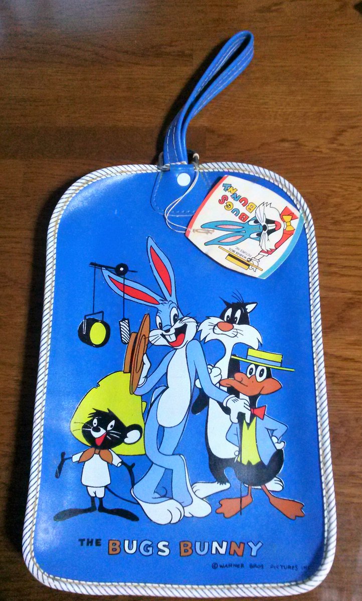 魔法使いフミ 大きなお友達 A Twitter それとディズニーショップへ 行ったら ドナルドダックの 85周年記念でコミック版の のダック ファミリーの家系図 のグッズが売られていたので 衝動買い 家系図のクリアファイル とドナルドとスクルージさんの バッジを購入しま