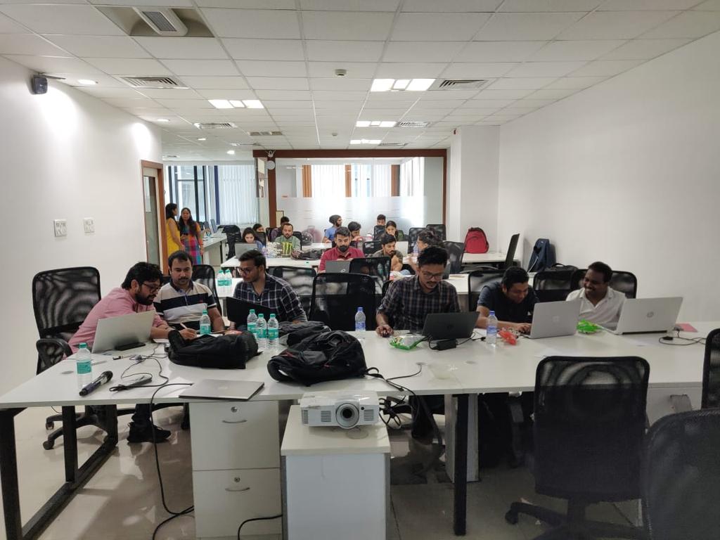 aparnayadav18's tweet image. Great start of Hackastorm ...:) #hackastorm @PuneWit @nonprofit__c @jayeshtej
