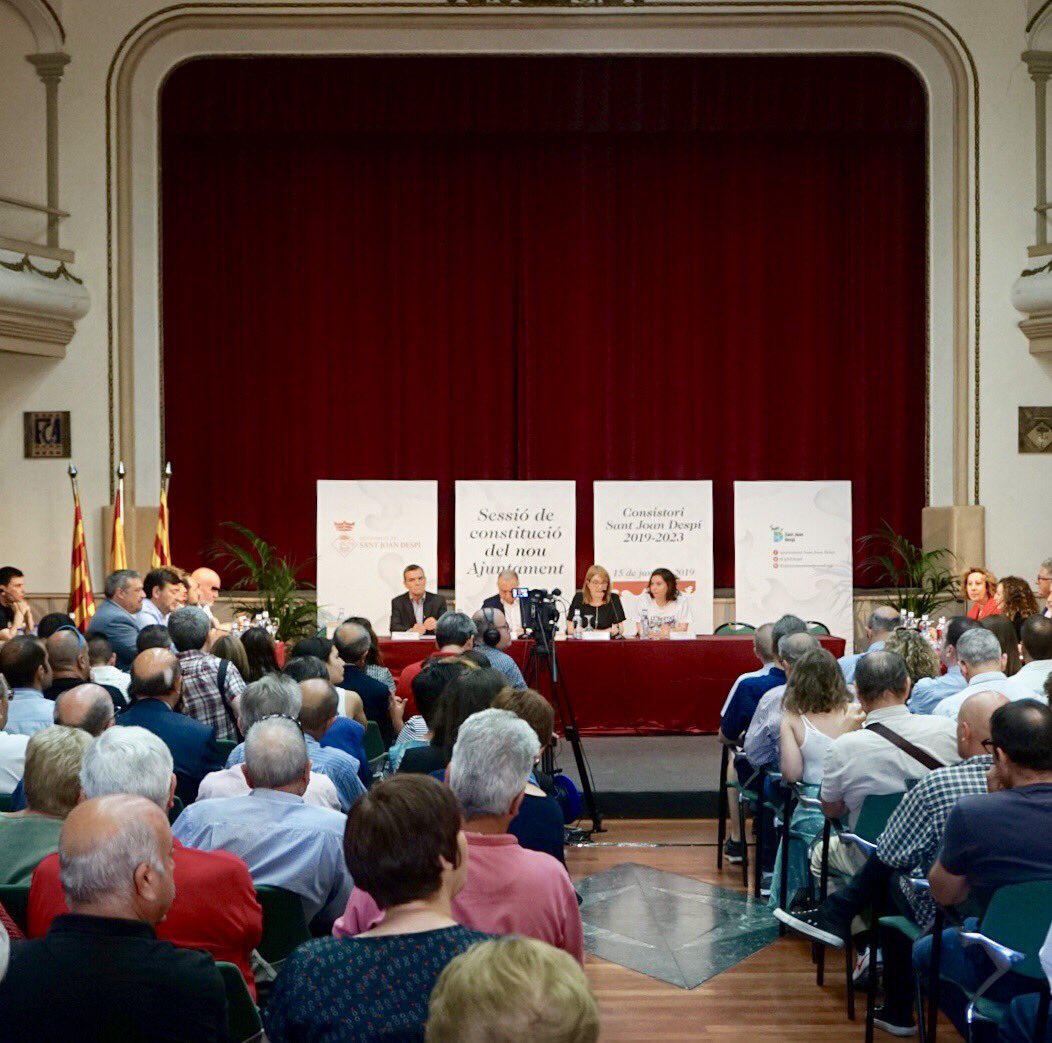 AjSJDespi's tweet photo. #PleSJD Constituït el nou Consistori 2019-2023 de l'Ajuntament de #SantJoanDespí amb 11 regidors del PSC, 4 d'ERC, 2 de Cs, 2 de SJDespí en Comú, 1 de Podemos i 1 de Junts. Un cop constituïda la corporació, els regidores i regidores procediran a l'elecció de l'alcalde https://t.co/VIaAB0tXfV