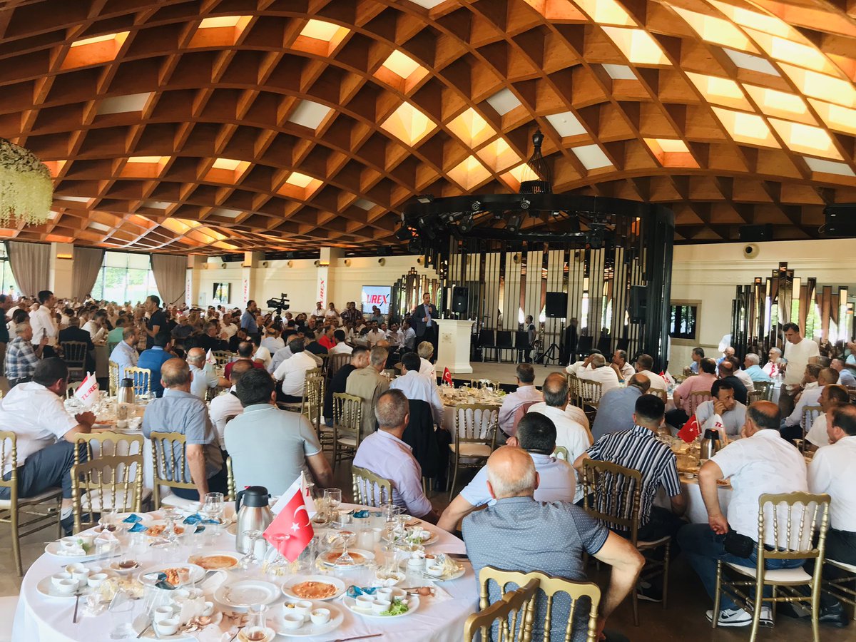 Turex Turizmin organize ettiği servis esnaflarımız ve Turex personelleriyle 2.000 kişilik geniş katılımlı kahvaltı programında bir araya geldik .Başta toplantıya katılan esnaf kardeşlerimize ve bu büyük buluşmayı organize eden Turex Genel Müd. Celal Kalkan beye teşekkür ediyorum.