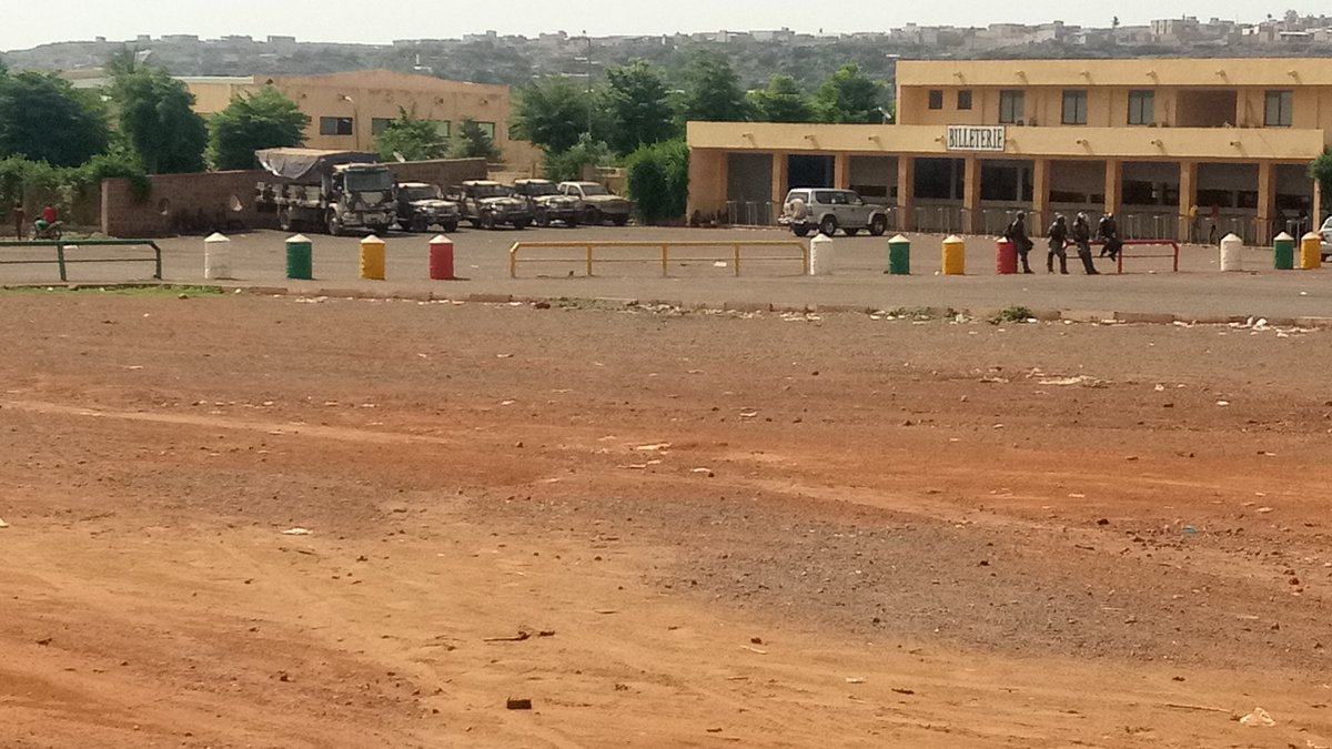 arjdsmali's tweet photo. C'est ici le STADE DU 26 MARS DE YIRIMADIO, le plus grand stade du Mali et c'est là où se tient aujourd'hui 15 Juin 2019 au l'Assemblée Générale Ordinaire de la FEMAFOOT. Une AG placée sous haute sécurité par l'État. Vive le football Malien !
#ARJDS https://t.co/KrKfZIHkQY