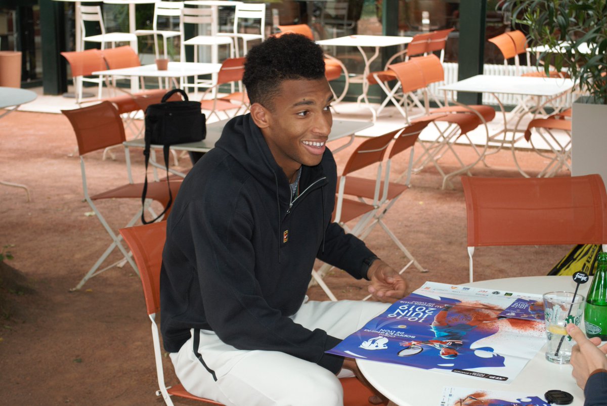 R_CapVert's tweet photo. Avec @SandrineProton, on a eu l'occasion de passer un moment remarquable avec @felixtennis avant #RG19. C'est un vrai document, une petite pépite qui dit tout de sa détermination, de son humilité et de son caractère. Prenez le temps de la lire, vraiment!👉https://t.co/EohC9Mnbtw https://t.co/99rOPPW1NP