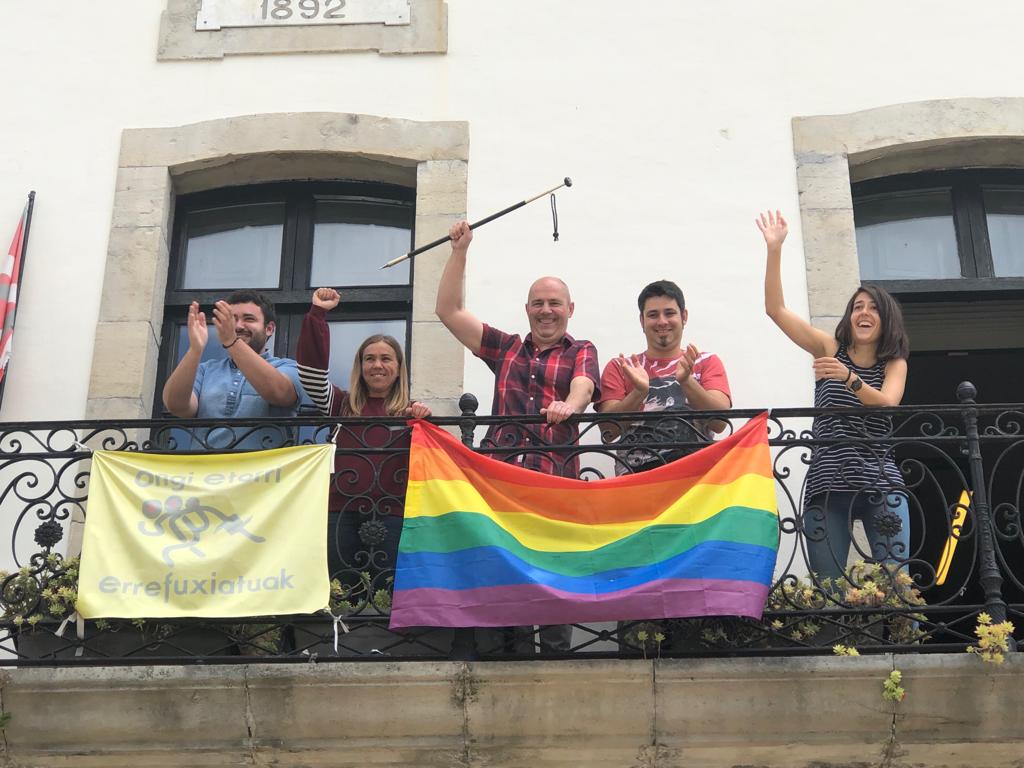 Aupa <a href="/GARA_jvivanco/">Joseba Vivanco</a> eta besteak. 
Artziniegako alkate berria!