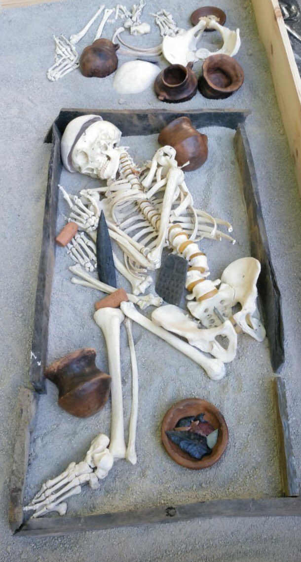 Jornadas Europeas de Arqueología. Taller Infantil en la Plaza de Mariana Pineda de Granada. Organiza: Consejería de Cultura y Patrimonio Histórico <a href="/CulturaAND/">Cultura Junta de Andalucía</a> Colabora: Colegio de Doctores y Licenciados en Filosofía y Letras y Ciencias de Granada, Jaén y Almería #JNArcheo