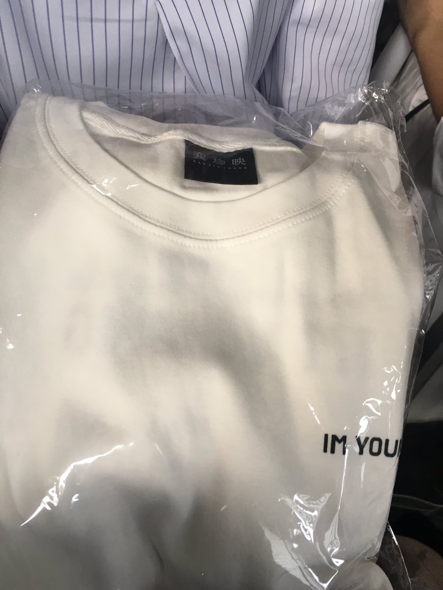 BJYUNIONPH's tweet photo. [TRANS] Today is the BKK installment of IM YOUNG fanmeeting and it is raining hard right now in Bangkok, Bae Jinyoung has requested staffs personally to give fans, who were caught in the rain and got wet, the official IM YOUNG T-shirt merch for free. #BaeJinYoungIMYOUNGinBKK https://t.co/p8MIqQFx3L