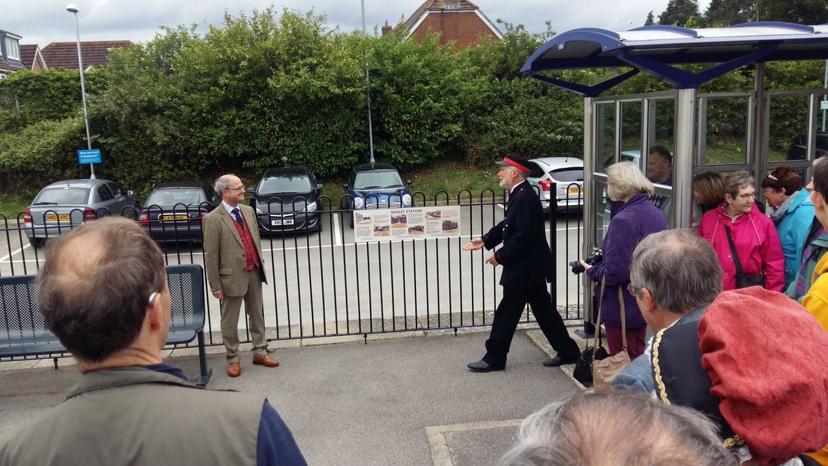 175OxfBranch tweet media