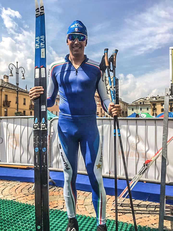 #festadegliatleti in piazza Chanoux, ad Aosta, tra pista da sci di fondo, vie di arricampicata e poligono laser in mezzo ai campioni <a href="/franci_defa/">Francesco De Fabiani</a> ed <a href="/elibroc/">Elisa Brocard</a> #stayinspired