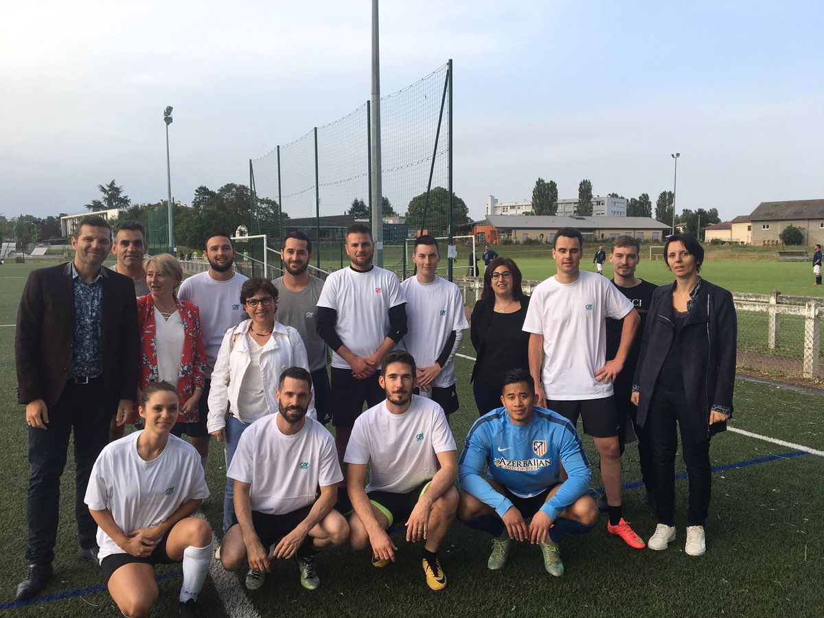 Secteur BVS en 🔥. Des Sarments à la Calade, de Saone Beaujolais à Ouest Rhodanien en passant par Rives de Saone. Les 5 EA sur le terrain pour promouvoir sociétariat et football féminin. Administrateurs et collaborateurs version tigre beaujolais! <a href="/ca_centrest/">Crédit Agricole Centre-est</a> #partoutcestcheznous