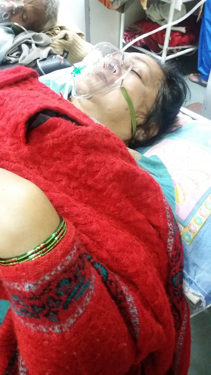 nitindhiman858's tweet photo. Meri maa..jo sara din mujhe dekh ke bs roti hai..paralised hai,month main 2 tym hospital ki emergency main admit krwate hai unhe,agr hm sucide krle to milega justice?😢nafarat ho gyi apne apse,es desh se yha ki govt .se jo sirf tmasha dekh rahi hai.. https://t.co/HpDLMfdj26