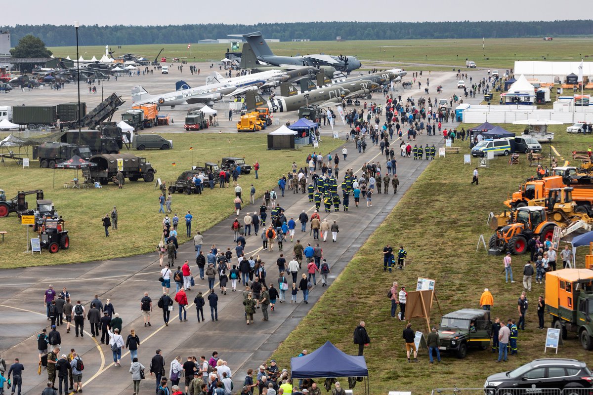 Team_Luftwaffe's tweet photo. #TagDerBundeswehr2019 heute in #Faßberg und #Jagel! Zehntausende Besucher an beiden Luftwaffenstandorten. Bis 17.00 Uhr sind die Flugplätze noch offen. Nutzen Sie die Chance und genießen Sie das Flugprogramm und Großgeräte der #Bundeswehr. #TdBw2019 https://t.co/nBE4vtRynh