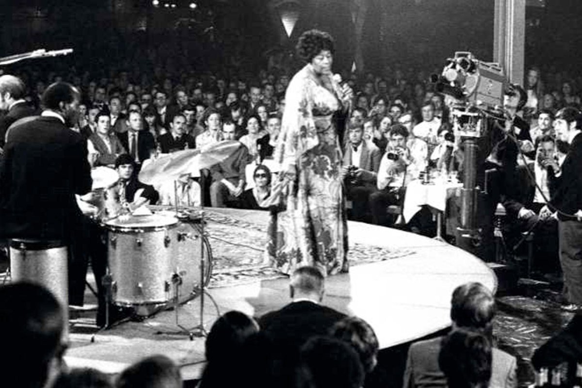 geocappiello's tweet photo. 🎗️🎤
#15June 1996
dies in Beverly Hills 🇺🇸 Ella Jane Fitzgerald or "The First Lady of Song" & "Queen of Jazz"
Live at Montreux (1969)
#TommyFlanagan #piano
#FrankDeLaRosa #bass
#EdThigpen #drums
https://t.co/uDVmj51Cr7
#EllaFitzgerald #jazz #singers #jazzlovers #giantsofjazz https://t.co/kqdIzdjBvd