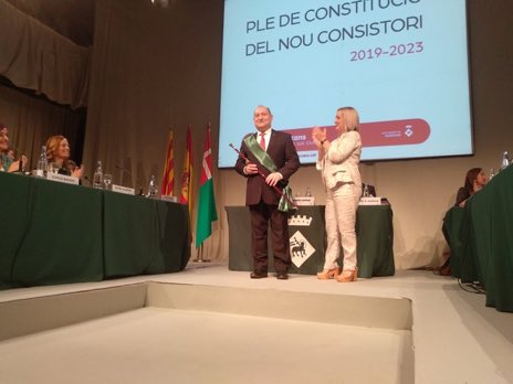 El cap de llista del <a href="/PSCViladecans/">PSC Viladecans /❤️</a>, Carles Ruiz Novella, ha estat reelegit com Alcalde de #Viladecabs pels propers 4 anys.
Enhorabona i molta sort. Hi ha molta feina per fer pel progrés econòmic de la nostra ciutat. Des de <a href="/CEViladecans/">Club Empresarial de Viladecans</a> també hi treballarem.
#NouAjuntament