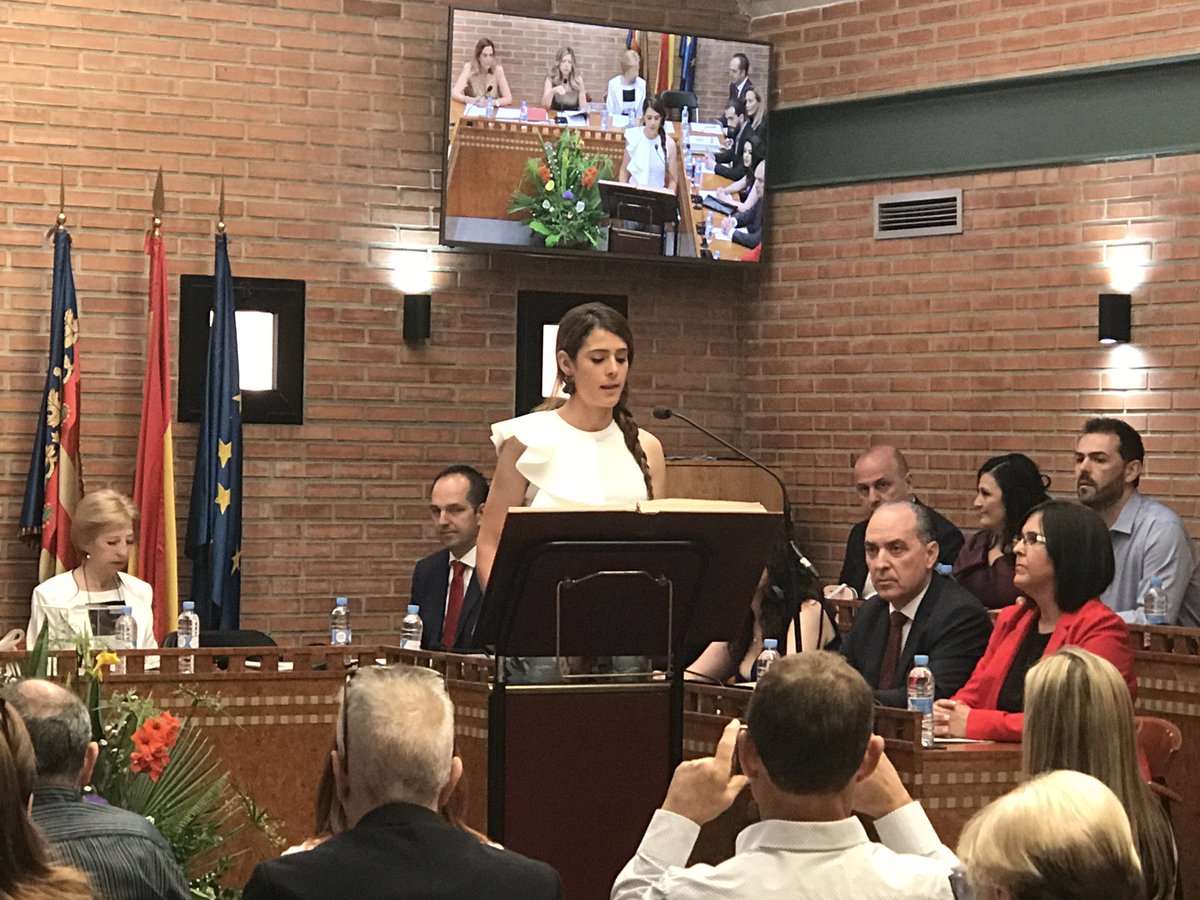jovesaldaia's tweet photo. Hoy hemos asistido a la Constitución de Gobierno de ALDAIA. Dos de los 21 concejales son @monicatrujillo2807 y @martivirismonis #ProtagonistesDelPresent @jspv_valencia #JSPVAldaia Enhorabuena @GuillermoLujan_ 💪❤️ 🌹 https://t.co/z0ufSbYHRI