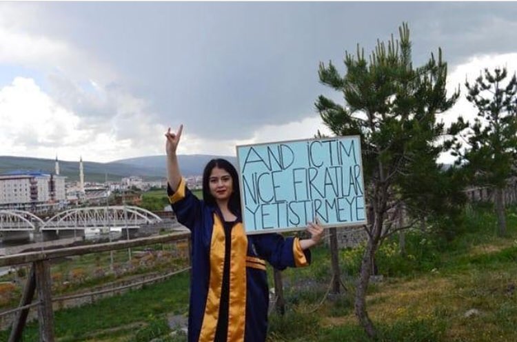 gokturklermedya's tweet photo. Tarih bölümü mezunu bir kardeşimiz... https://t.co/xsy9okHQws
