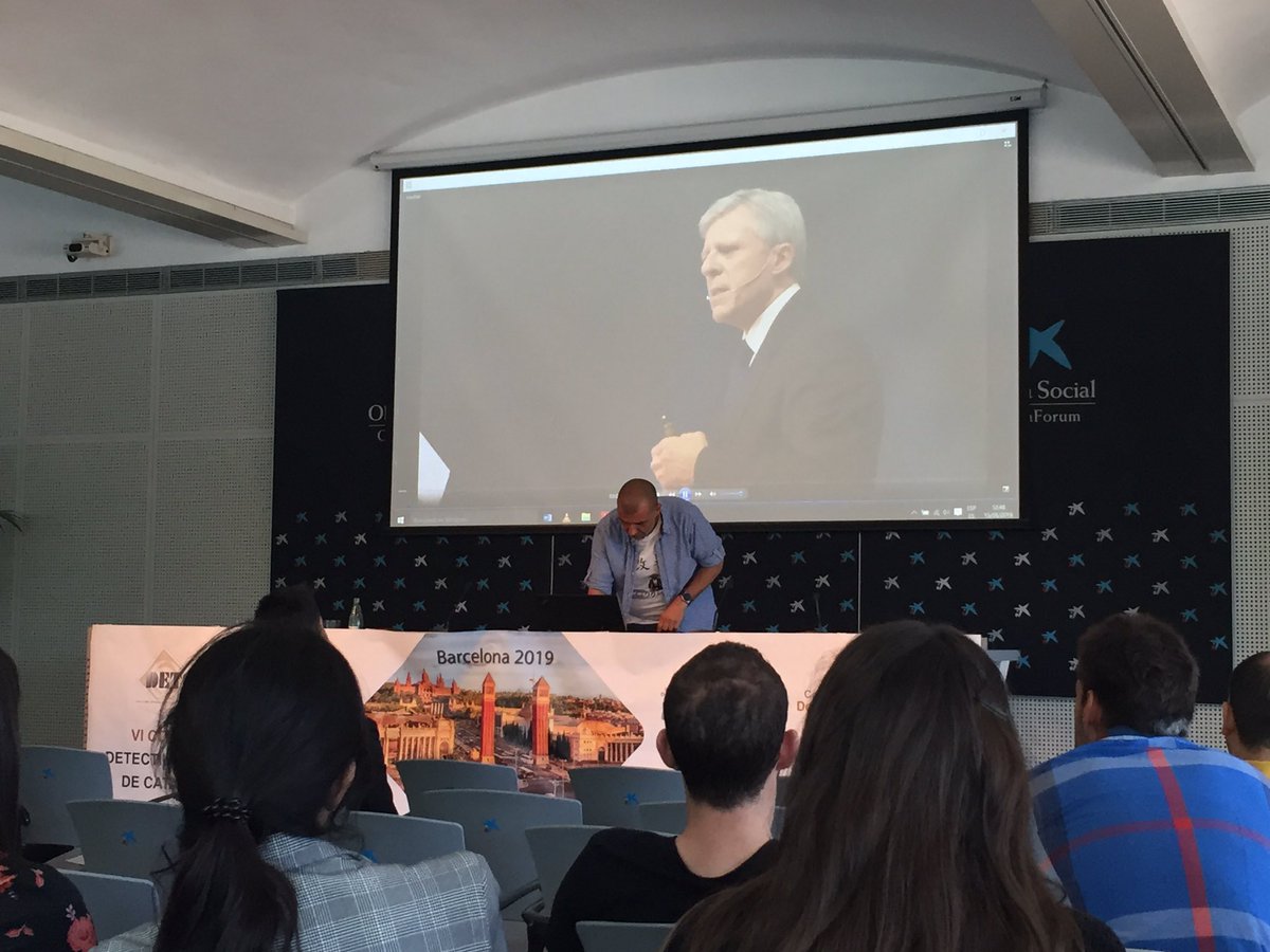 EXAMDETECTIVES's tweet photo. Última ponencia del #detcon2019 con Enrique Arranz #hackyourpresent https://t.co/8yPGEqKoYT