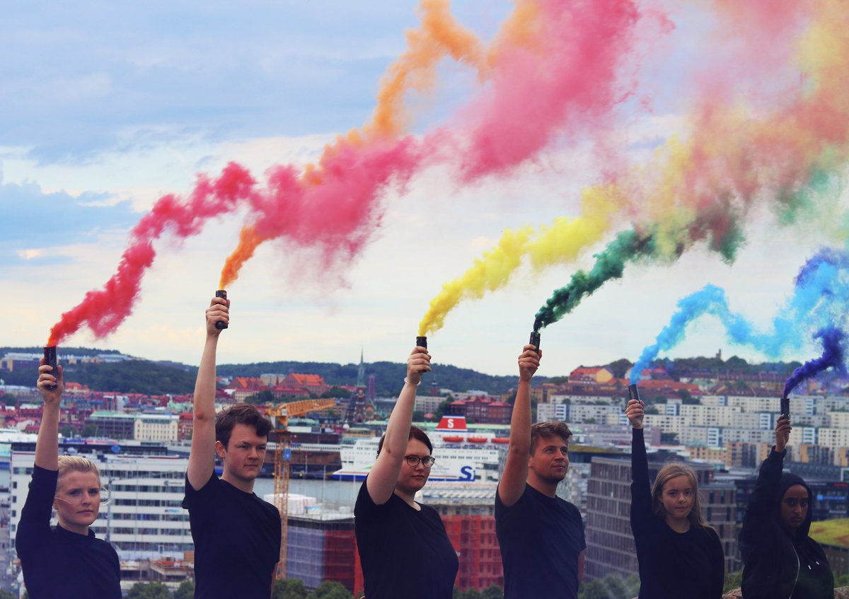 lufvast's tweet photo. Idag går regnbågsparaden genom Göteborg och vi påminns om vikten att alltid stå upp för allas rätt att älska vem man vill. LUF Väst står upp för allas rättigheter oavsett om det är i Munkedal eller Moskva de ifrågasätts. Glad West Pride!❤️🧡💛💚💙💜 https://t.co/Y8P472mxDK