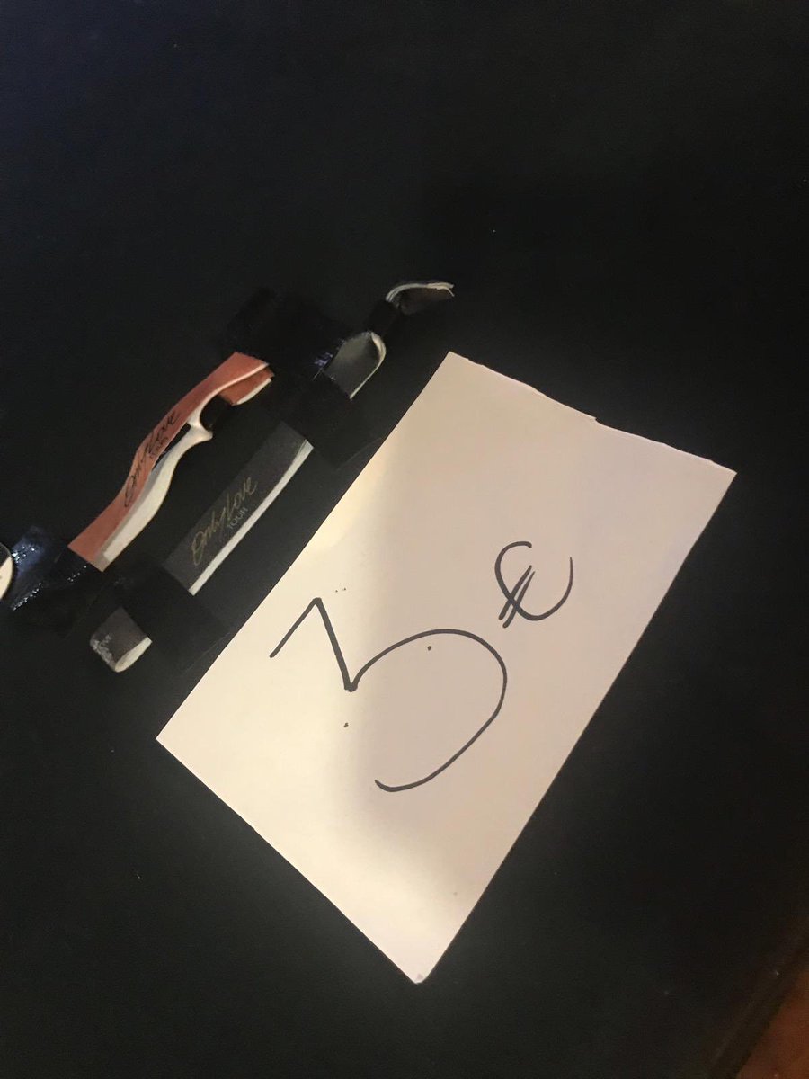 thelenashop's tweet photo. @Lenas_view #thelenashop 
TOURMERCH
- Konzertbänzel
• Schwarz m. Goldener Schrift
• Braun/Rot m. Schwarzer Schrift 
- 3€ https://t.co/HsvuopGkPi