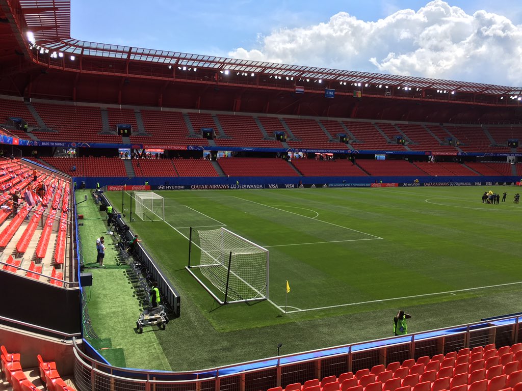 SNG_BROADCAST's tweet image. Final check underway in Valenciennes for @Input_Media @BBCSport This afternoons game, is Netherlands v Cameroon and the weather is looking good so far!