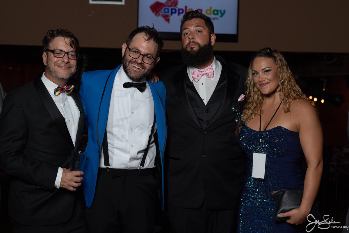 SethKush's tweet photo. #AppleADayProm ๐ https://t.co/8GhDQupyts