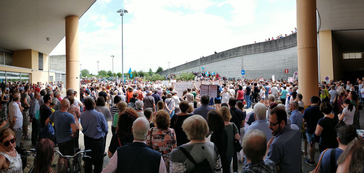 DUEMILA PERSONE E 23 SINDACI A DIFESA
DELL’#OSPEDALE E #PUNTONASCITA DI #PALMANOVA
Raccolte oltre 1000 firme in un’ora
Martines: “Le logiche di potere della #Regione #FVG non influiscano sulla salute della gente”. Info: bit.ly/2wS9kNo