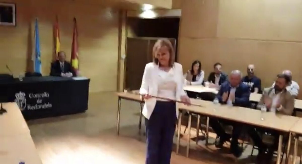 Ana Guantes (@anaguantes) on Twitter photo Primeira muller alcaldesa na historia de Redondela <a href="/DignaRRivas/">Digna Rivas</a> Y encima súper buena gente. Cómo me alegro 👏👏👏 Primeira muller alcaldesa na historia de Redondela <a href="/DignaRRivas/">Digna Rivas</a> Y encima súper buena gente. Cómo me alegro 👏👏👏