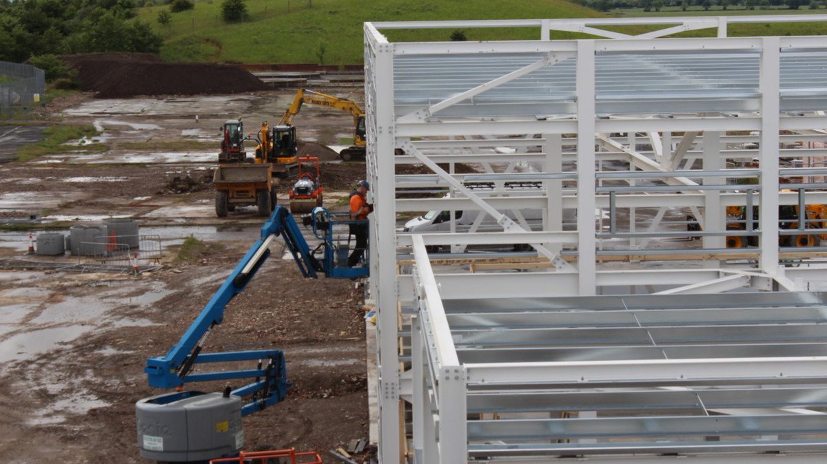 Work on our hangar is progressing nicely!

A huge thank you to workers who have braved the tough weather conditions this week to make this possible ☔

The date is getting closer for us to welcome our ops team to our new HQ in Urlay Nook.

Find out more: greatnorthairambulance.co.uk/our-work/news-…