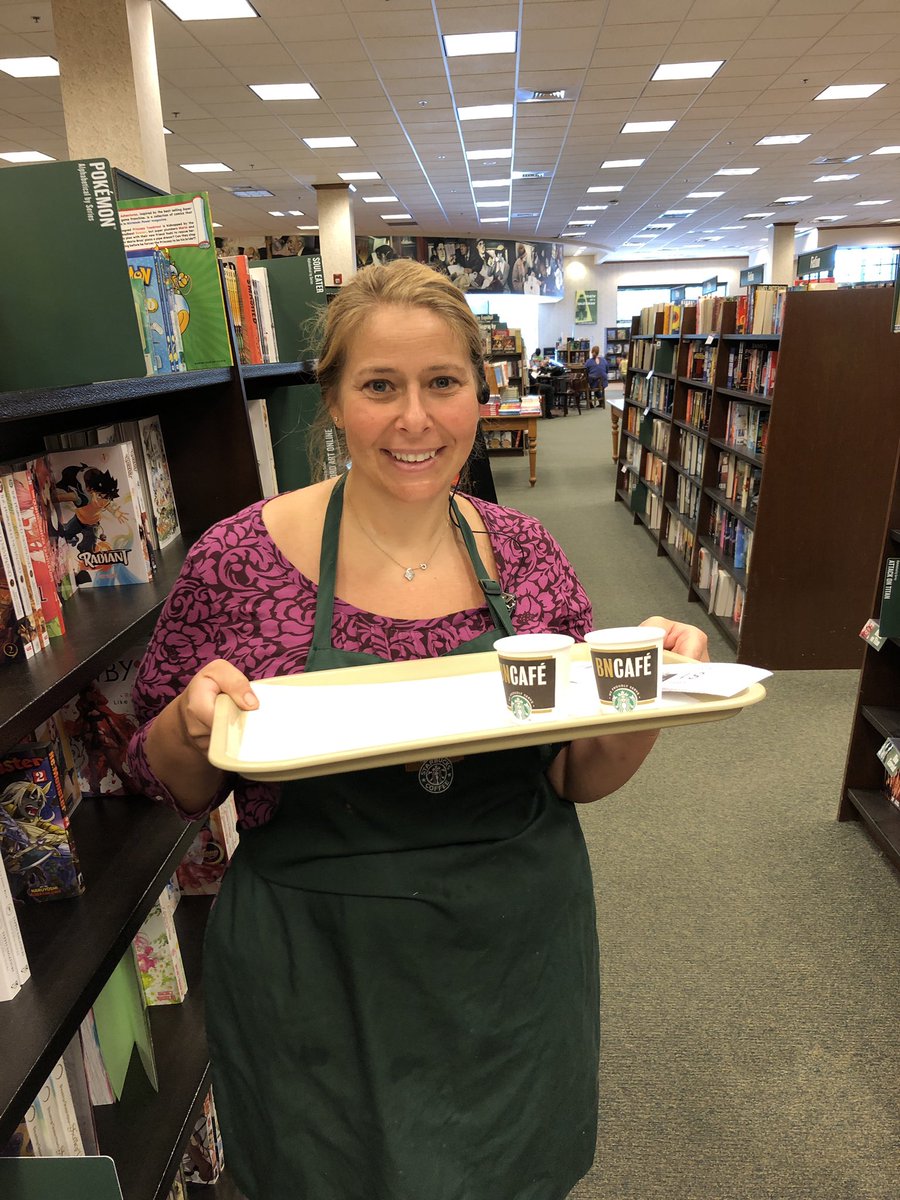 Our samples bring all the folks to the yard. #rockthesample <a href="/BNBuzz/">Barnes & Noble</a> <a href="/BNmagic/">AREA 220</a>