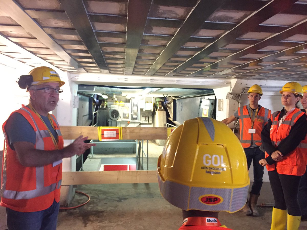 BnlVincent's tweet photo. Inside de Wilhelminasluizen in Zaandam! Mooi project door @heijmansnl. Uitvoer van de Bouwagenda in volle glorie! @MaximeVerhagen https://t.co/UBqfWfyGO2
