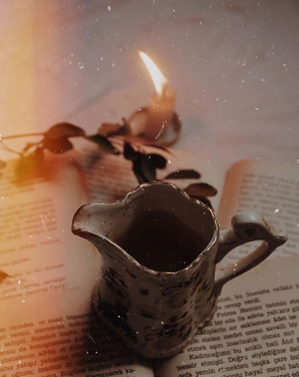 Sevmedikleri ile yaşayıp
Unutmadıkları ile ölen 
insanlardan olmayın..