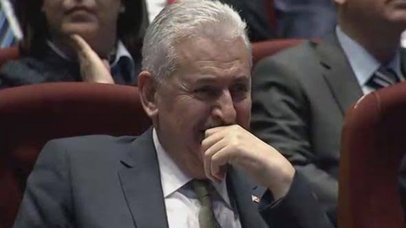 4 sene boyunca düzenli çalışıp soruları gören öğrenci. / Türkçe sorularını görmüş tembel öğrenci.😂#yks19