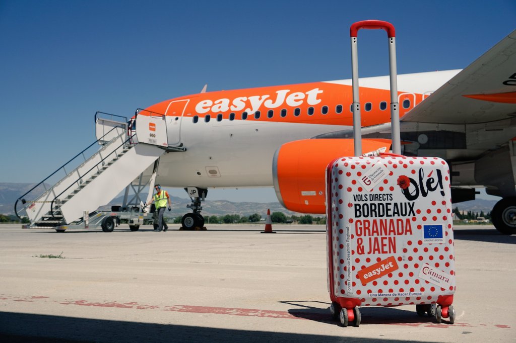 Jgacob's tweet photo. ¡Seguimos de estrenos! Esta semana... ¡Granada-Burdeos! #GRX #LEGR #BOD #LFBD @aena @easyJet https://t.co/AhJVXwKS4g