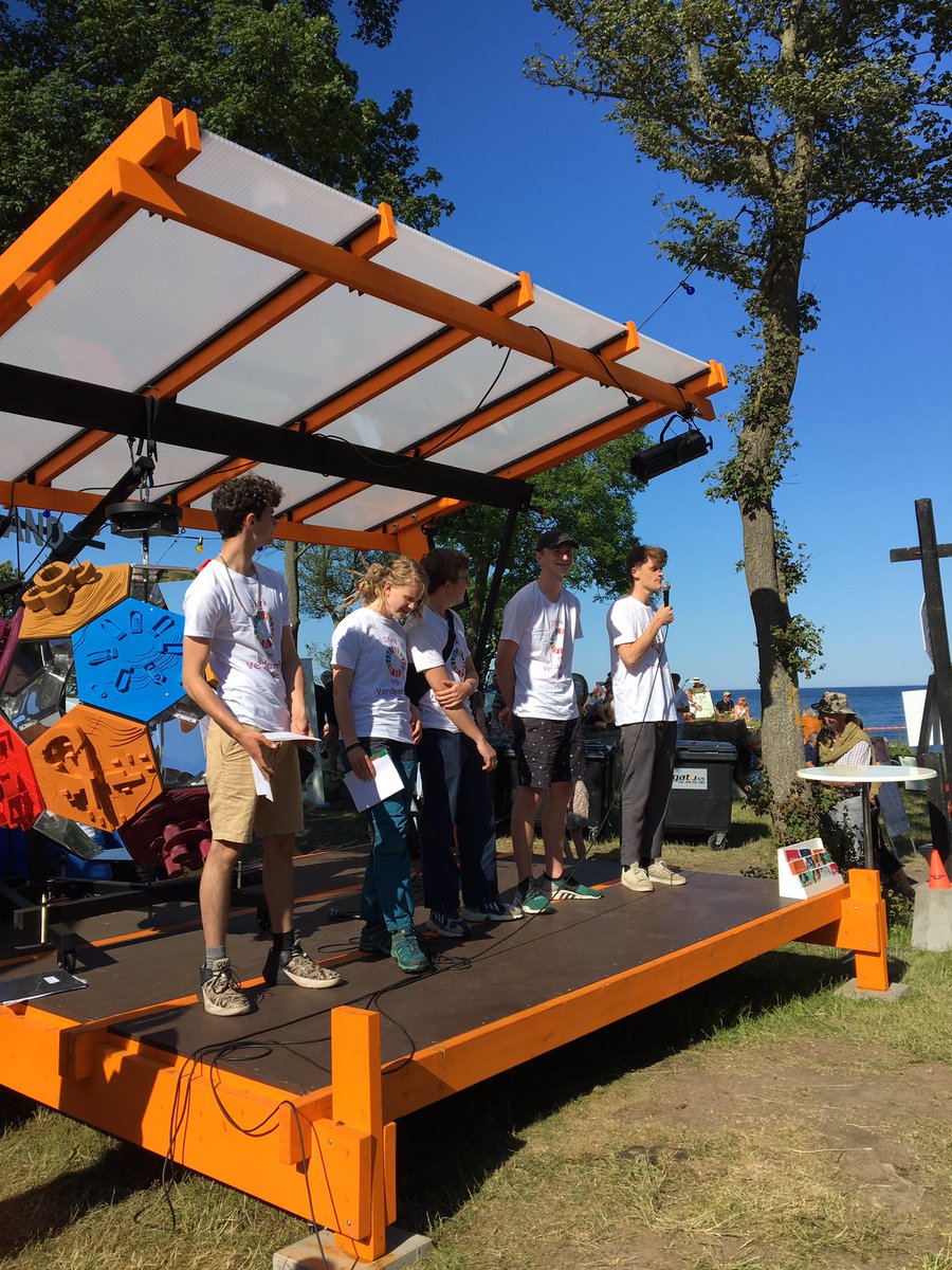 Boltoft's tweet photo. Hør #ungdommennutildags pitche fremtidsforandrende verdensmåls-aktiviteter for (mig og de andre) #verdensmålsløver kl. 16.30 på #Ungdomshøjen #fmdk #finale https://t.co/GbKjLrCjDX