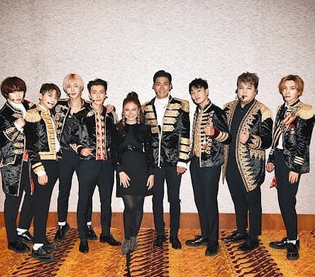eejwithyou's tweet photo. FOTO BARENG DONG MEREKA😍😍

190615 #SS7SinJKT 
Rossa with Super Junior member💙. Rossa akan melakukan duet bersama Yesung dan Ryeowook membawakan lagu "Tegar" miliknya.  @SJofficial

©️itrossa910v, SJbluekingdom https://t.co/RwMyDpFRV7